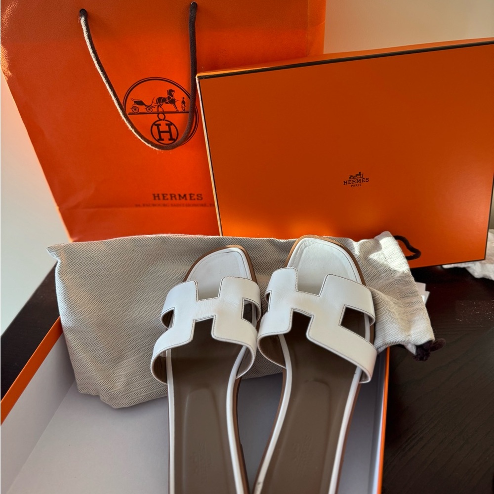 Authentic Hermès White and Brown Sandals - Picture 3 of 13